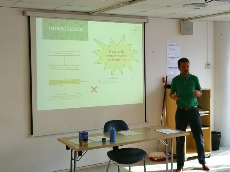 Tot-Net imparte un programa de formación para limpiadores y limpiadoras en Foment de Terrassa