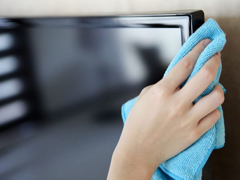 Cómo limpiar correctamente las pantallas de los dispositivos del hogar