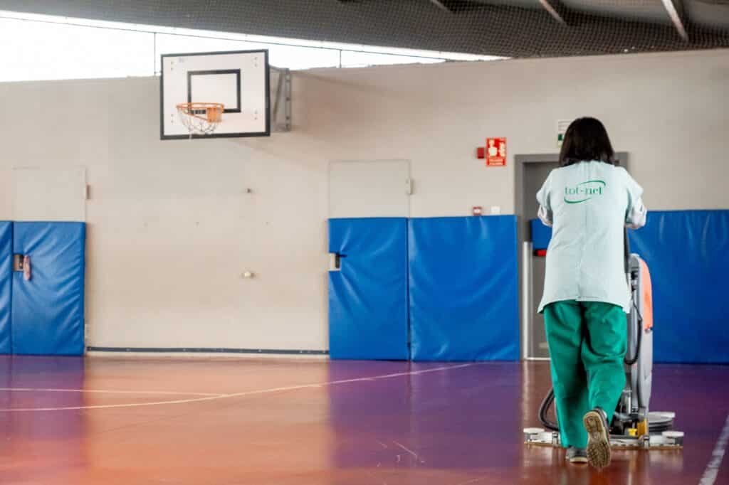 Tot-Net, experiencia en el servicio de limpieza en centros educativos.