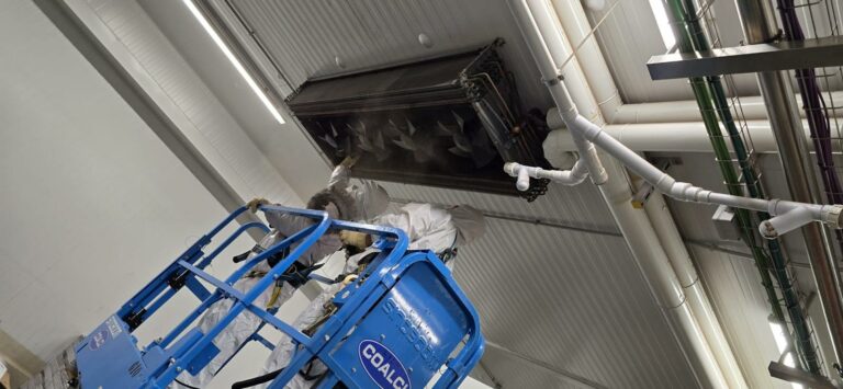 Tot-Net garantiza el máximo rendimiento industrial con limpiezas técnicas de evaporadores